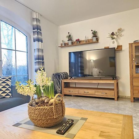 Ferienhaus Steuerbord Im Bootshaus Neßmersiel Bagian luar foto