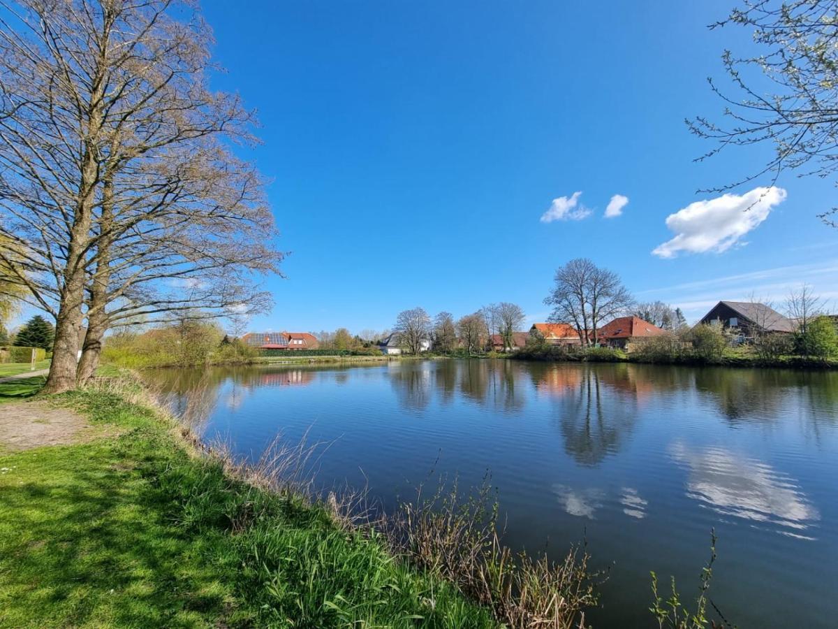 Ferienhaus Steuerbord Im Bootshaus Neßmersiel Bagian luar foto