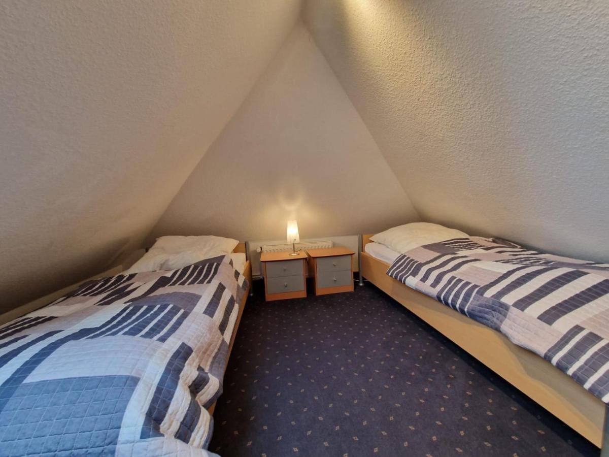 Ferienhaus Steuerbord Im Bootshaus Neßmersiel Bagian luar foto